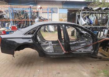PRÓG SŁUPEK PRAWY BOK LONG LZ9Y AUDI A8 D4