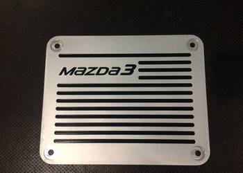 EMBLEMAT W DYWANIK MAZDA 3