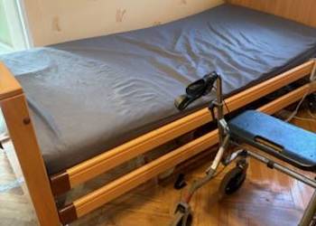 Łóżko rehabilitacyjne z materacem plus  chodzik z siedziskiem