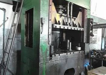 Prasa hydrauliczna kolumnowa P 313
