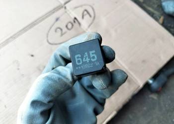 PRZEKAŹNIK  645 4H0951253A