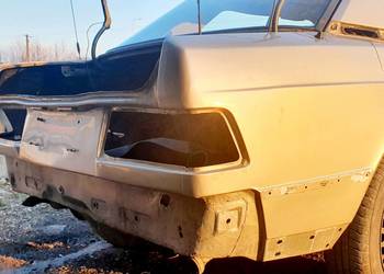 MERCEDES W201 E190 ĆWIARTKA PTAWY TYŁ