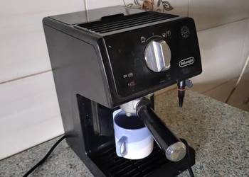 Kolbowy Ekspres do Kawy DeLonghi