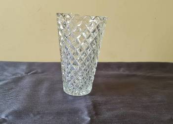 Szkalny wazon z grubego szkła - okres PRL-u Szkalny wazon z grubego szkła - okres PRL-u