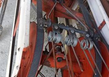 Zgrabiarka przetrząsarka pasowa taśmowa