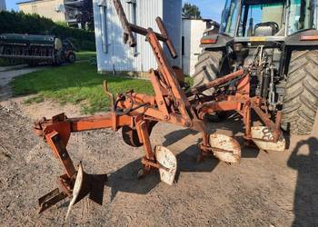 Unia 4 skiby z ramieniem hydraulicznymi kolczatką