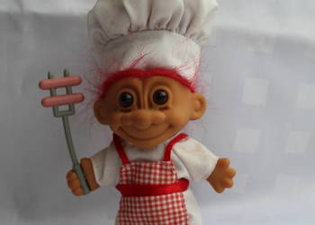 Troll Russ Czerwony Kucharz Grill BBQ Kiełbaski Figurka Zabawka