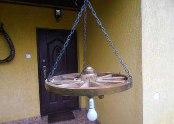 Koło drewniane  - żyrandol