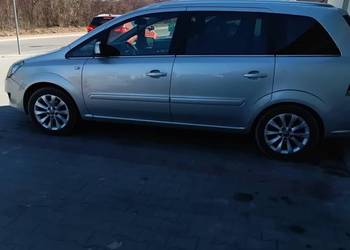 Opel Zafira 2014 Dwuletni gaz LPG hak alufelgi stan bdb bez wkładu finansow