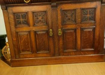 Szkocka rzezbiona komoda