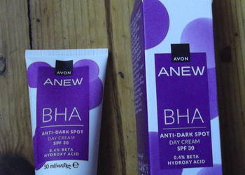 Krem na dzień wyrównujący koloryt skóry z SPF35 Avon