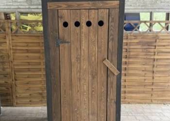 Nowoczesny WC Drewniany / Wychodek / Swawojka – solidna i przestronna