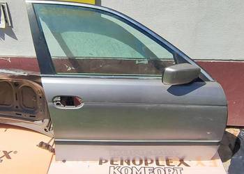 Przednie drzwi do BMW 540. Szare.
