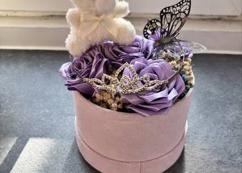 Bukiet fioletowy ze wstążek Flower box