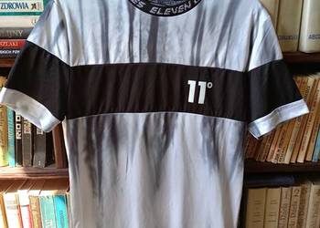 T-shirt eleven degrees