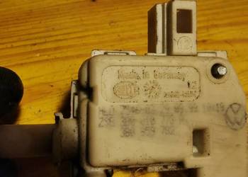 Siłownik klapki wlewu paliwa vw Passat b5 3B0959782