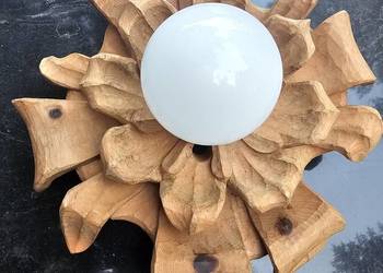 Rozeta-lampa rzezbiona z jednego kawalka drewna