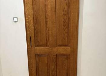 Drzwi wewnętrzne drewniane dębowe przesuwne loftowe futryna dębowa bejca