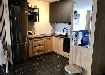 Oferta wynajmu krótko terminowego mieszkania 40 m2 dwa pokoje i garaż.