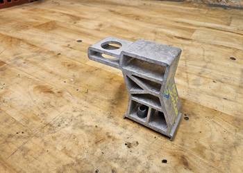 MERCEDES W213 UCHWYT LEWY MOCOWANIE LEWE CHŁODNICY A2135010620