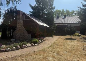 Siedlisko zatopione w zieleni drzew i 12 ha ziemi