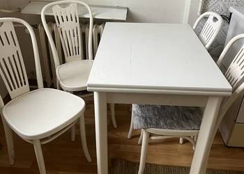 Zestaw stół kuchenny z czterema krzesłami