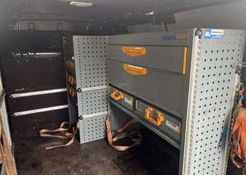 Zabudowa serwisowa warsztatowa busa store van profesjonalna walizki