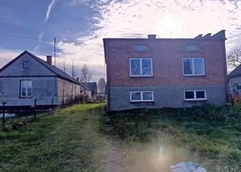 Domek w spokojnej okolicy z małym lasek brzozowym