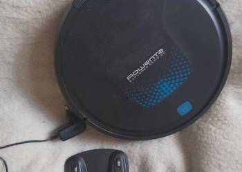 robot sprzatajacy rowenta rr6875wh po podłaczeniu do ladowania miga  na cze