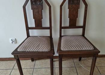 Para krzeseł secesyjnych z motywami roślinnymi