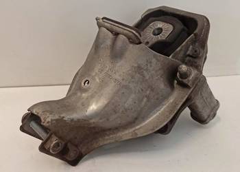 AUDI Q5 ŁAPA PODUSZKA SILNIKA PRAWA 8R0199381A AUDI Q5 ŁAPA PODUSZKA SILNIKA PRAWA 8R0199381A
