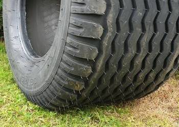 Opona 400/60-15.3 TL 14PR 145A8  Petlas  UN1   gat 1