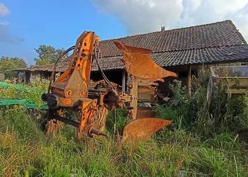 Pług KUHN 3 skibowy obracany