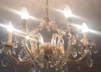Ładny, szklany, sześcioramienny żyrandol z kryształami