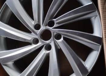 Felga aluminiowa Skoda Octavia IV 5E3601025H