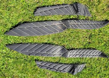 Suzuki Burgman 250, 400 K3 K4 K5 gumy podłogi zestaw podnóżki