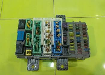 HONDA CIVIC VIII UFO 5D skrzynka bezpiecznikow 37842RN