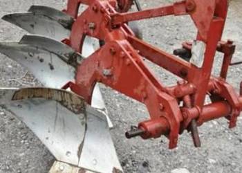 Pług 3 skibowy na zabezpieczeniu