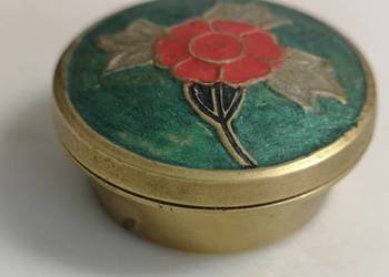 mosiężne puzderko na leki