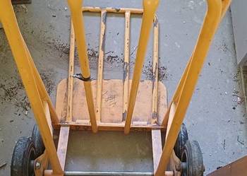 Wòzek transportowy trzy koła