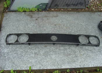 VOLKSWAGEN VW PASSAT MK1 B1 GRILL ATRAPA 321853653E