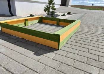 piaskownica dla dzieci drewniana plac zabaw huśtawka ławka