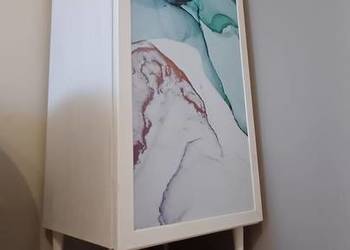 Stylowa retro szafa PRL na nóżkach, unikatowy front, biała, lite drewno