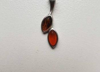 Srebrny wisiorek z bursztynami próba 925