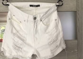 Bik Bok białe jeansowe szorty z przetarciami rozm.XS