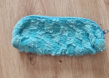 piórnik puchaty etui na okulary niebieski