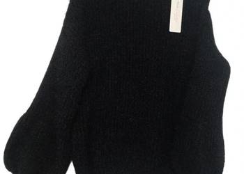 Wiralowy sweter w kolorze czerni, rękawy dzwonek.