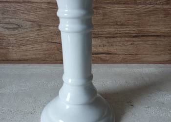 Biały świecznik ceramiczny