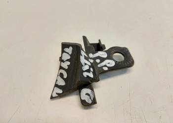 Porsche Taycan GTS 9J1 2023r Ślizg mocowanie błotnika przód prawy 9J1807834