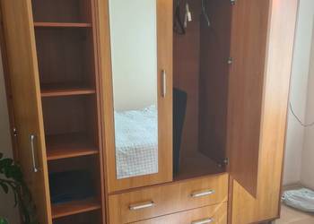 Duża, czterodrzwiowa szafa